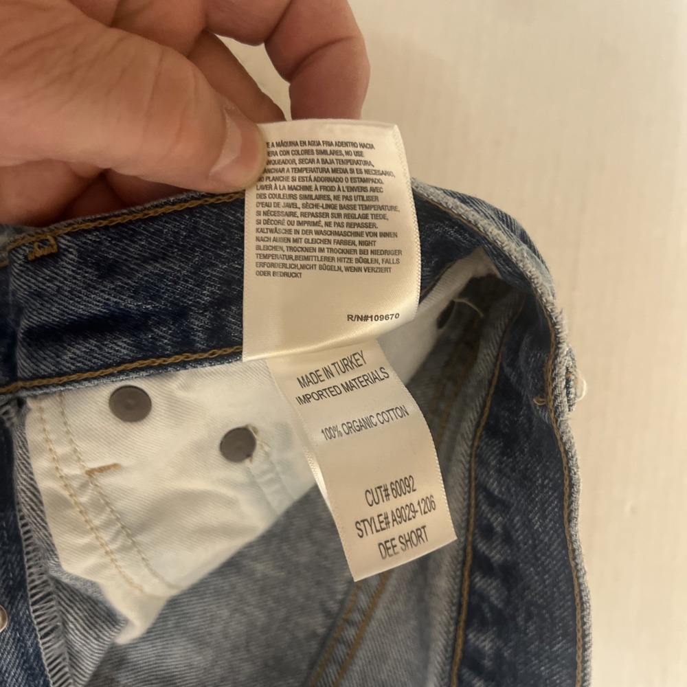 Agolde Women's Dee Vintage High Rise Denim Short Distressed Size 27 100% Cotton - Picture 7 of 11